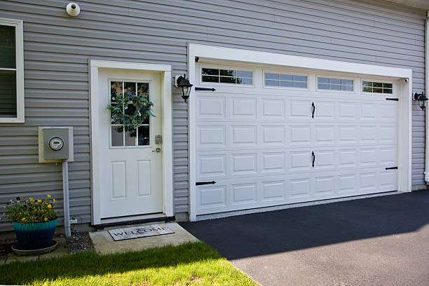 24/7 Emergency Garage Door Panel Replacement experts in Dodson Branch, TN